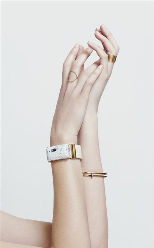 aktualne trendy w modzie akcesoria damskie bransoletki łączą pierścionki