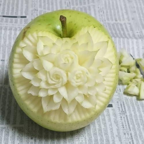 jabłko z kwiatowymi kształtami pomysłów na dekorację