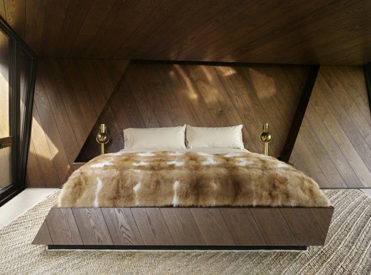 Architektura i design dom architekta sypialnia futrzany koc wykładzina drewniana okładzina ścienna