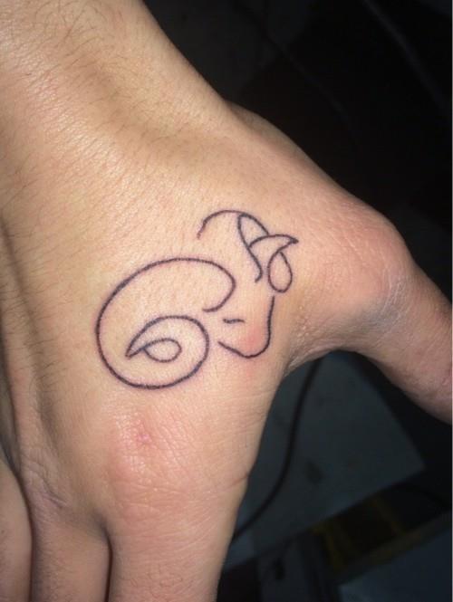 bélier zodiaque petits tatouages ​​hommes dos de la main