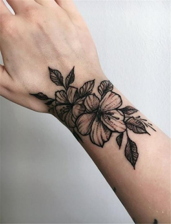 bracelet tatouage blackwork dames fleurs