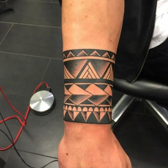 bracelet tatouage blackwork maori