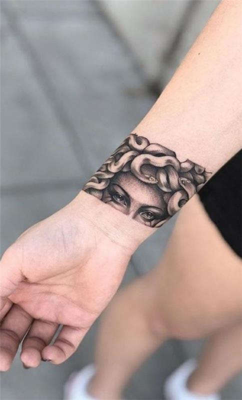 bracelet tatouage blackwork meduza