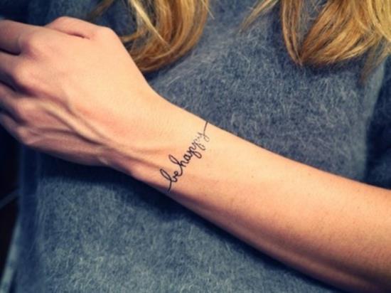 bracelet tatouage dames lettrage