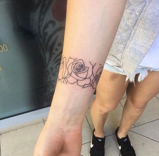bracelet tatouage roses graphiques