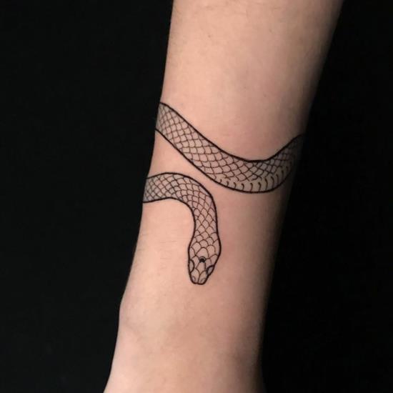 bracelet tatouage serpent blackwork
