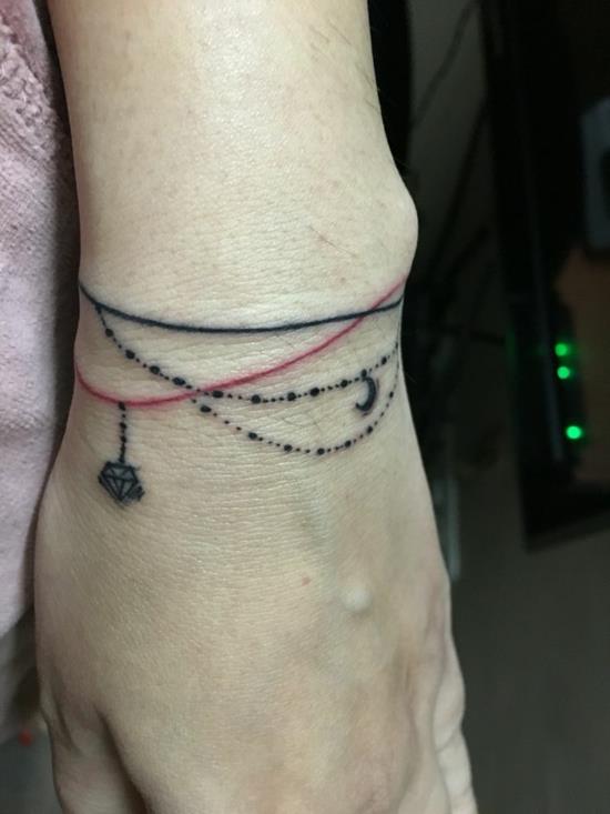 bracelet tatouage bijoux délicats motifs