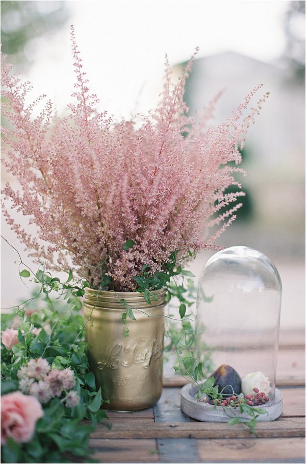 S pomocí čerstvých květin Astilbe můžete vytvořit tematický dekor například pro nyní populární styl Provence.