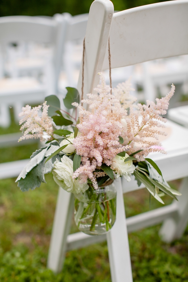 Přírodní květiny astilba se často používají pro svatební a jiné dekorace.