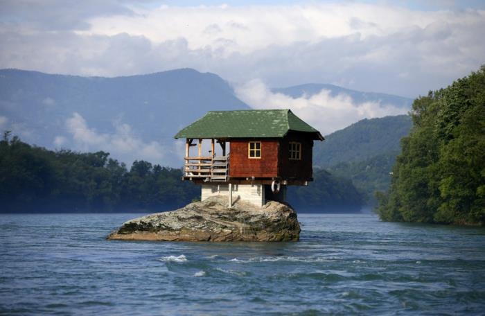 wyjątkowe domki drewniany dom serbia bajina basta drina rzeka