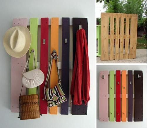 cintre couloir vêtements chapeau sacs panneaux colorés bois