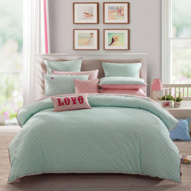 linge de lit fantaisie rose et vert menthe, délicatement romantique