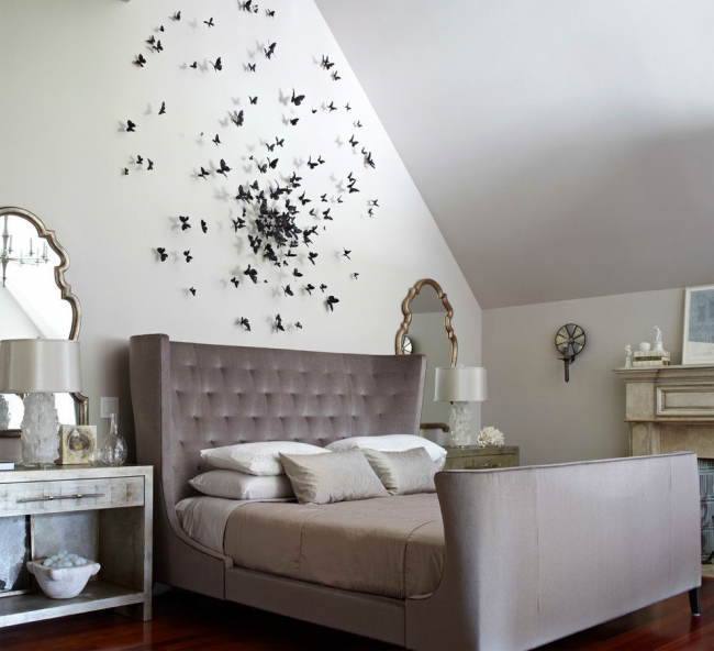 Klassisches Schlafzimmer mit kontrastierendem Wanddekor