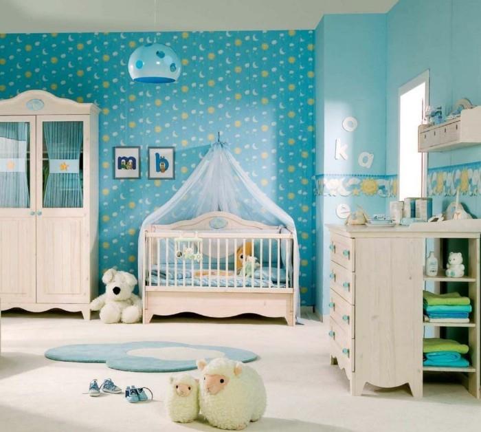Pokój dziecka kolory niebieskie odcienie jasne podłogi jasne drewniane meble