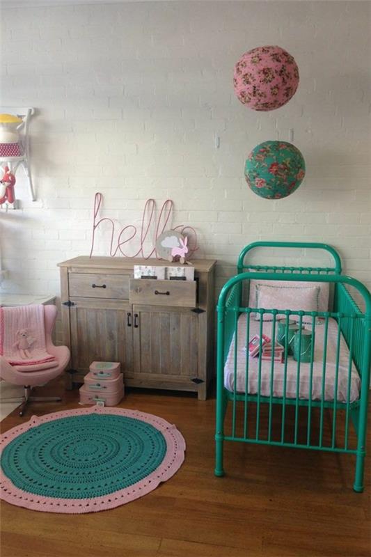 dywan do pokoju dziecka okrągły świeży design zielony łóżeczko mur z cegły