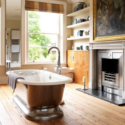 salle de bain baignoire piédestal idée métal texture bois plancher