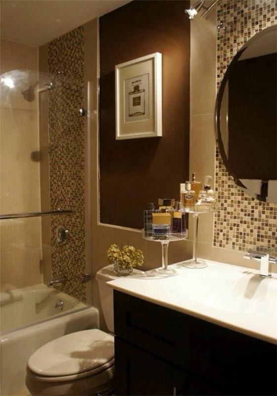 łazienka brązowo-beżowa kombinacja mozaiki mała łazienka