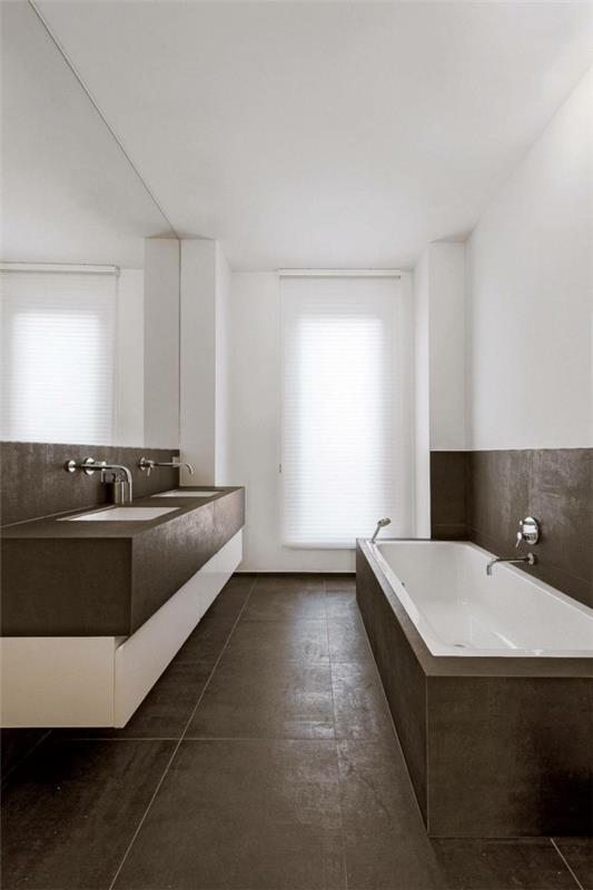 łazienka brązowa brązowa podłoga białe ściany
