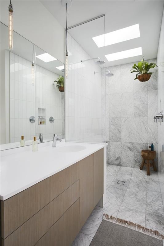 Ameublement de salle de bain design d'intérieur de maison de rêve