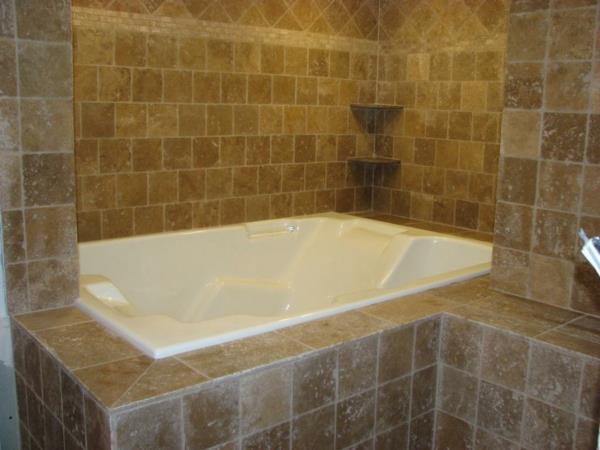baignoire design salle de bain dressing baignoire encastrable carrelage mural