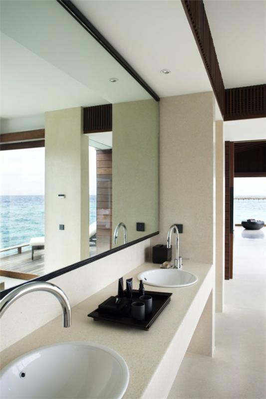 łazienka szklana ściana widok ocean