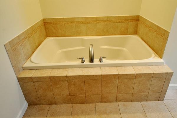 idee de salle de bain carrelage de baignoire habillage de baignoire encastré