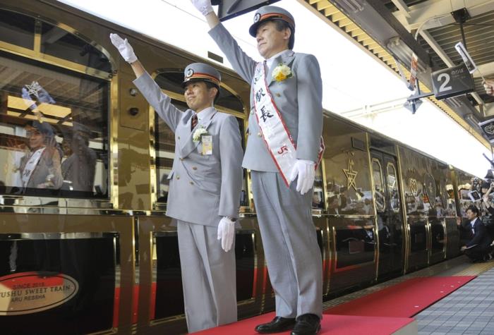 voyage en train el transcantabrico train de rêve personnel spécialisé en croisière