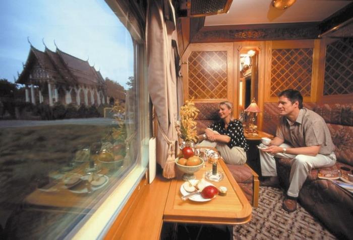 podróż pociągiem indie luksusowy pociąg singapur