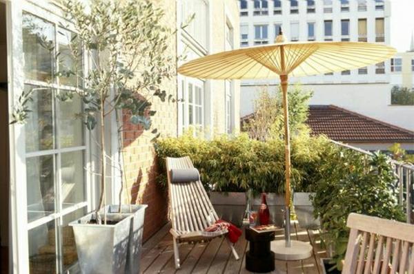 balkon projekt parasol leżą rośliny