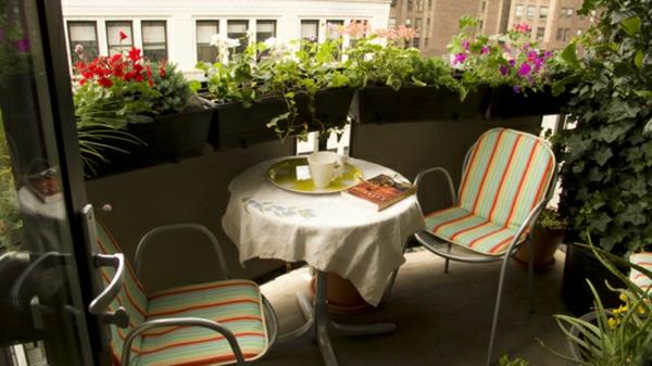 pomysł na meble balkonowe listwy podłogowe z drewna meble ogrodowe meble balkonowe