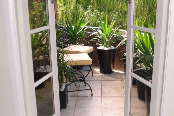projekt balkonu piękne pomysły roślinne stołek