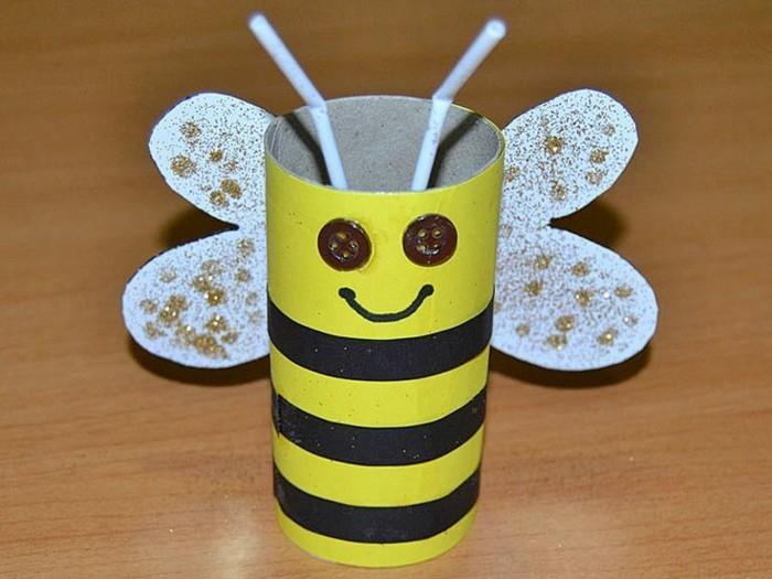 idée bricoler avec des rouleaux de papier toilette guêpe abeille bricoler avec de petits enfants