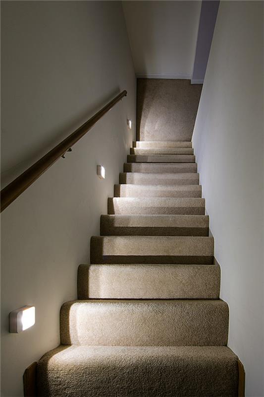 éclairage escalier indirect élégant tapis d'escalier