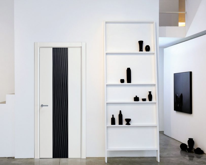 Zweifarbige Tür fügt sich harmonisch in das Interieur ein