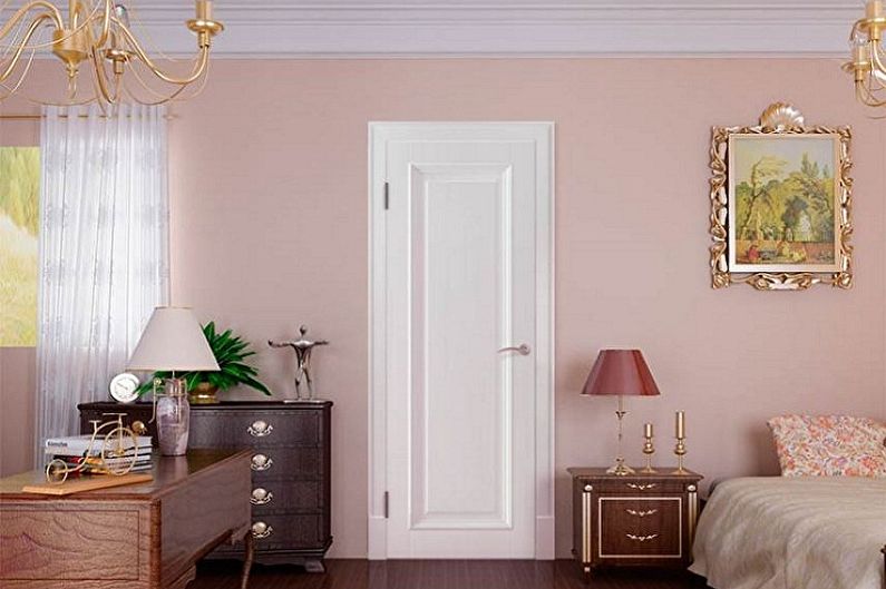 Weiße Türen im Innenraum - Foto