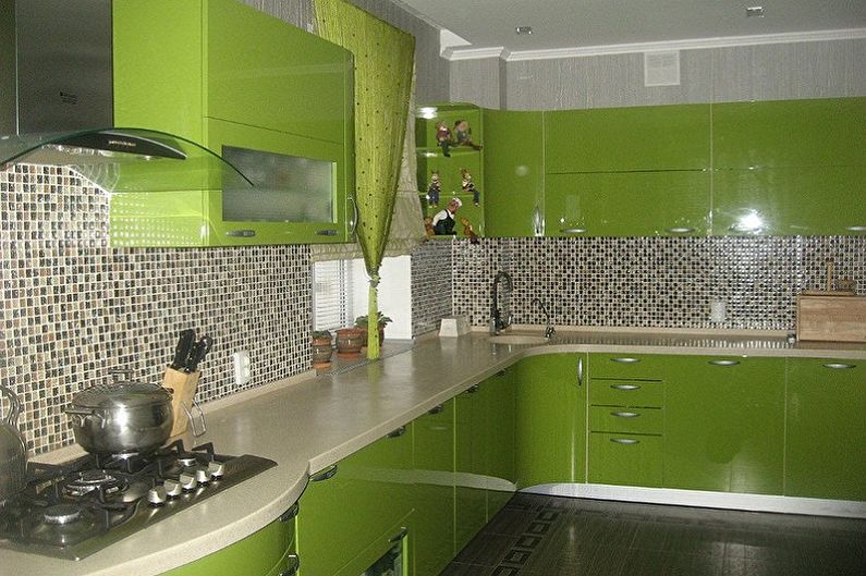 Zelený a bílý design kuchyně - dekorace na zeď