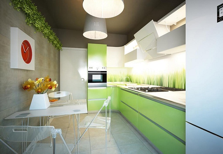 Bílá a zelená minimalistická kuchyně - design interiéru