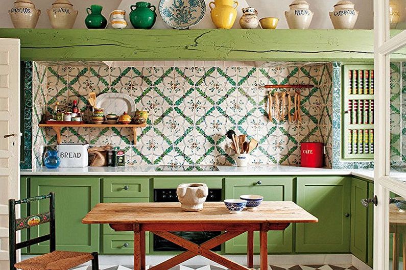 Bílo -zelený design interiéru kuchyně - foto