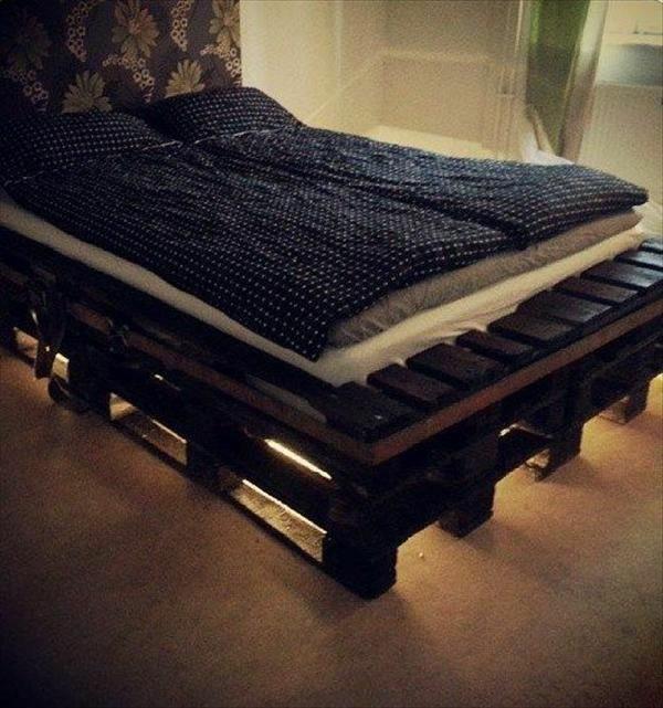 łóżko z palet zbuduj sypialnię z meblami zrób to sam