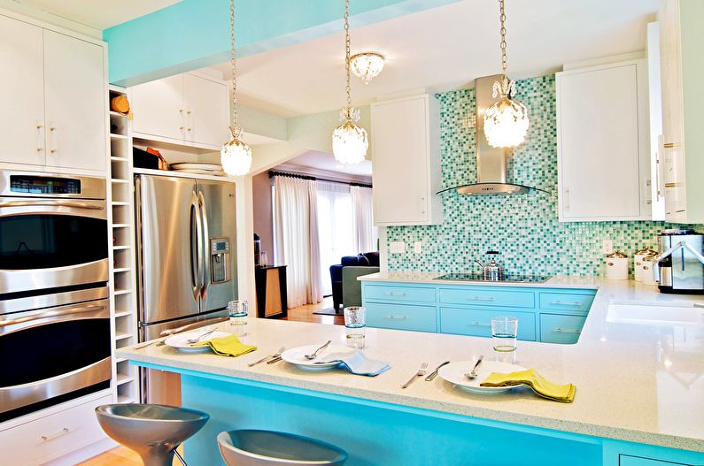Kücheneinrichtung in Türkisfarben - Foto