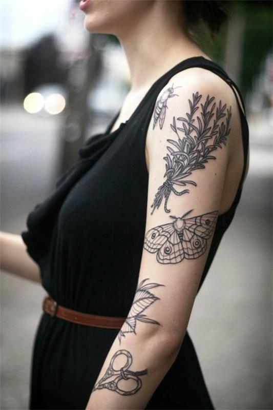 idées de tatouage à manches papillons blackwork pour les femmes
