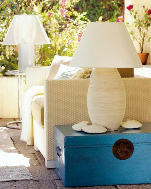 coffre bleu table d'appoint lampes de table décoratives patio solarium terrasse soleil