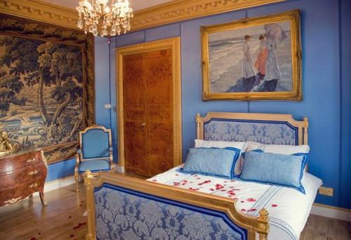 équipement bleu parquet en bois intérieur de chambre à coucher anglais classique