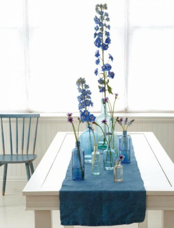bleu motifs idée décoration table pâques fleurs couvre verres