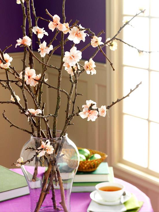 kwiaty gałęzie wazon szklany pomysł na dekorację wielkanocną dekoracja na wielkanoc