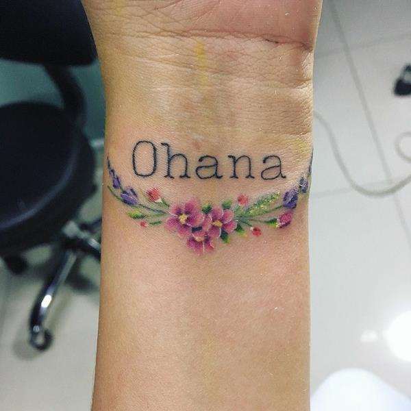 tatouage ohana poignet fleur