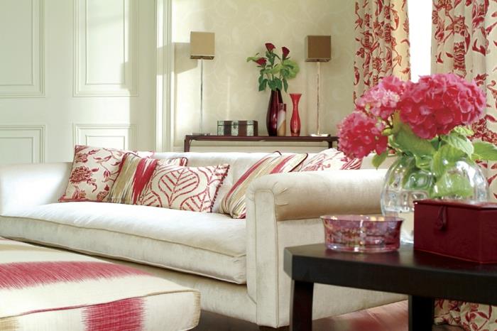 Dekoracja kwiatowa do salonu w domu udekoruj boczny stół rzucaj poduszkami!