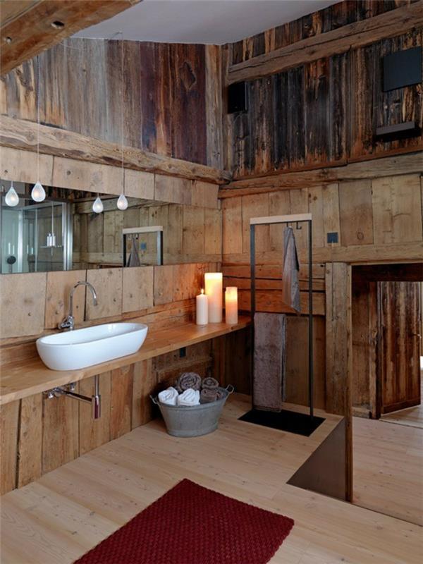 plancher salle de bain bois rustique salle de bain tapis rouge