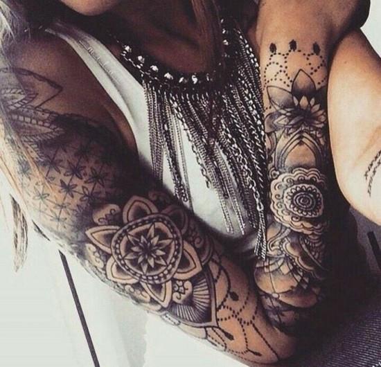 idées de tatouage à manches de style bohème pour les femmes