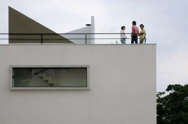 terrasse sur le toit d'une maison d'architecte brésilienne